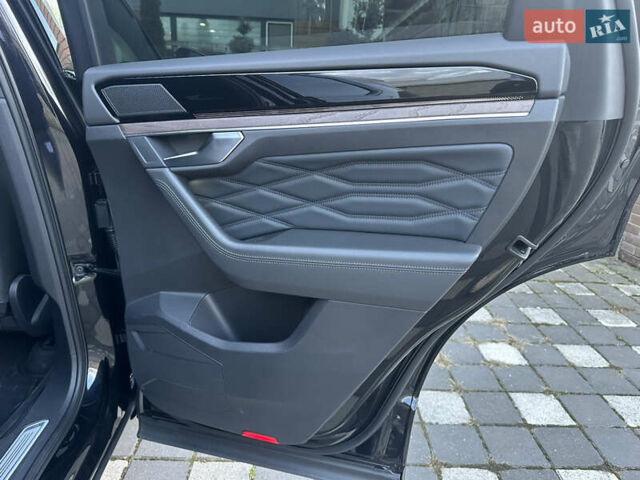 Черный Фольксваген Туарег, объемом двигателя 2.97 л и пробегом 161 тыс. км за 52500 $, фото 81 на Automoto.ua