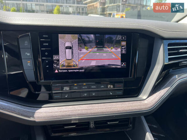 Черный Фольксваген Туарег, объемом двигателя 3 л и пробегом 143 тыс. км за 46000 $, фото 56 на Automoto.ua