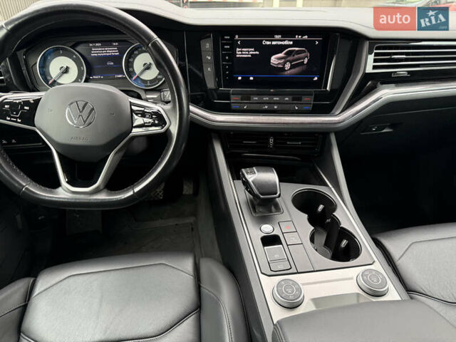 Чорний Фольксваген Туарег, об'ємом двигуна 2.97 л та пробігом 215 тис. км за 39800 $, фото 12 на Automoto.ua
