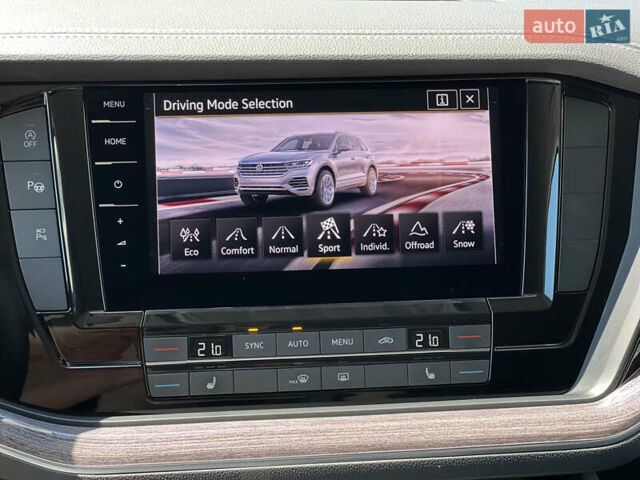 Черный Фольксваген Туарег, объемом двигателя 3 л и пробегом 143 тыс. км за 46000 $, фото 54 на Automoto.ua