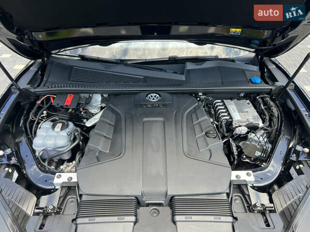 Черный Фольксваген Туарег, объемом двигателя 3 л и пробегом 143 тыс. км за 46000 $, фото 17 на Automoto.ua