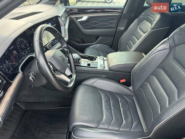 Черный Фольксваген Туарег, объемом двигателя 2.97 л и пробегом 161 тыс. км за 52500 $, фото 48 на Automoto.ua