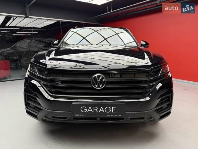 Чорний Фольксваген Туарег, об'ємом двигуна 3 л та пробігом 154 тис. км за 56900 $, фото 2 на Automoto.ua
