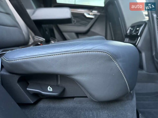 Черный Фольксваген Туарег, объемом двигателя 2.97 л и пробегом 161 тыс. км за 52500 $, фото 86 на Automoto.ua