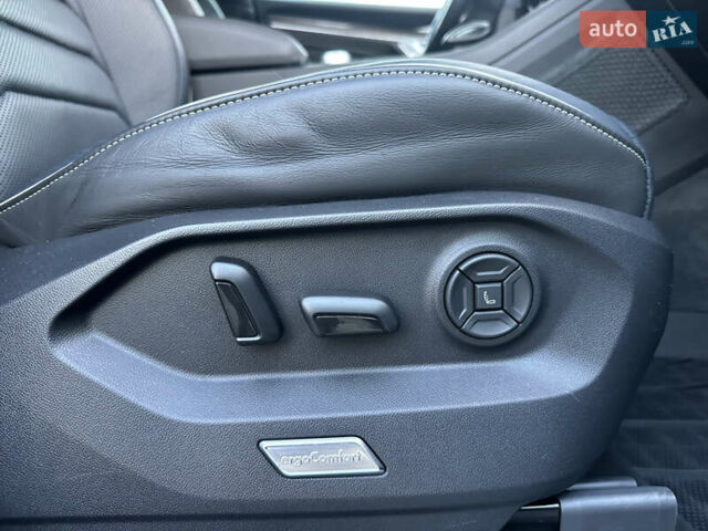 Черный Фольксваген Туарег, объемом двигателя 2.97 л и пробегом 161 тыс. км за 52500 $, фото 71 на Automoto.ua