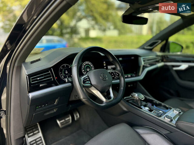 Черный Фольксваген Туарег, объемом двигателя 3 л и пробегом 171 тыс. км за 51999 $, фото 25 на Automoto.ua