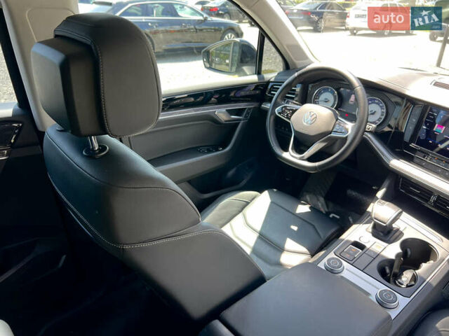 Черный Фольксваген Туарег, объемом двигателя 3 л и пробегом 143 тыс. км за 46000 $, фото 41 на Automoto.ua