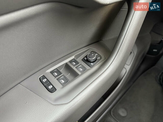 Черный Фольксваген Туарег, объемом двигателя 3 л и пробегом 140 тыс. км за 57999 $, фото 79 на Automoto.ua