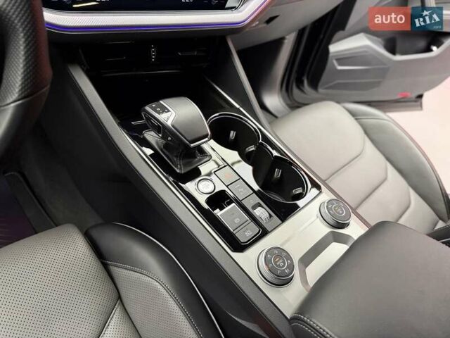 Чорний Фольксваген Туарег, об'ємом двигуна 3 л та пробігом 154 тис. км за 56900 $, фото 35 на Automoto.ua