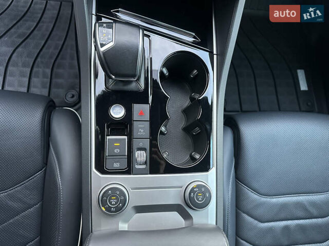 Черный Фольксваген Туарег, объемом двигателя 2.97 л и пробегом 161 тыс. км за 52500 $, фото 63 на Automoto.ua