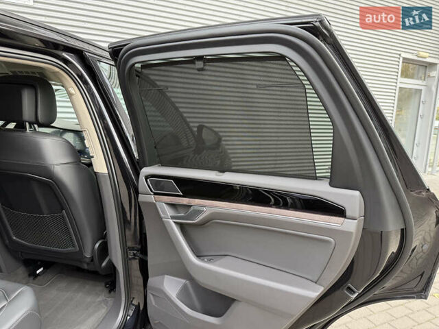 Черный Фольксваген Туарег, объемом двигателя 3 л и пробегом 140 тыс. км за 57999 $, фото 37 на Automoto.ua