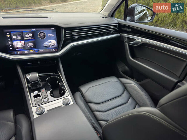 Черный Фольксваген Туарег, объемом двигателя 2.97 л и пробегом 108 тыс. км за 58500 $, фото 23 на Automoto.ua