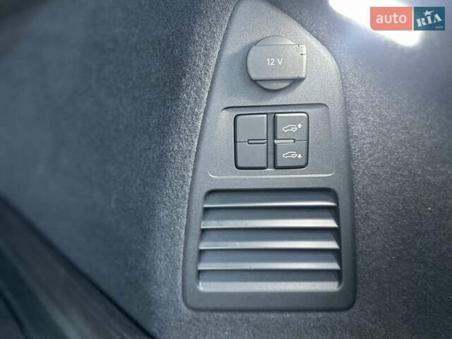 Черный Фольксваген Туарег, объемом двигателя 2.97 л и пробегом 161 тыс. км за 52500 $, фото 89 на Automoto.ua