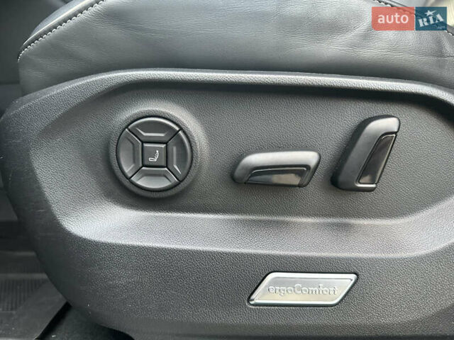 Черный Фольксваген Туарег, объемом двигателя 2.97 л и пробегом 161 тыс. км за 52500 $, фото 50 на Automoto.ua