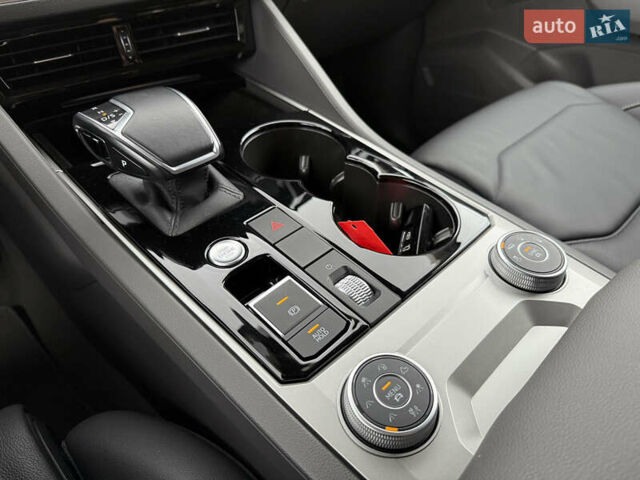 Черный Фольксваген Туарег, объемом двигателя 3 л и пробегом 140 тыс. км за 57999 $, фото 80 на Automoto.ua