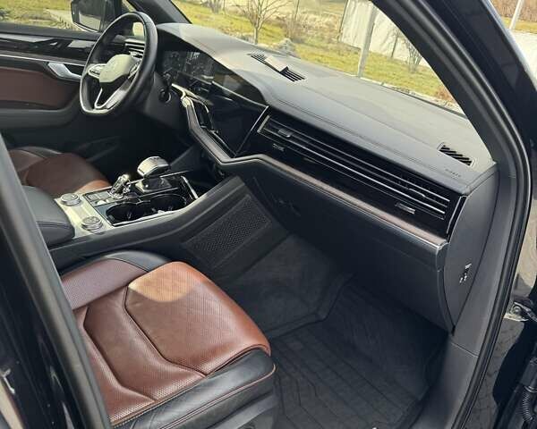 Черный Фольксваген Туарег, объемом двигателя 3 л и пробегом 77 тыс. км за 61000 $, фото 5 на Automoto.ua