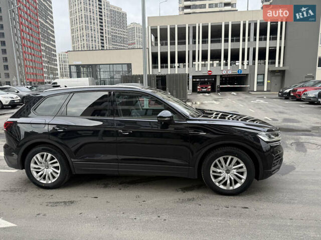 Чорний Фольксваген Туарег, об'ємом двигуна 2.97 л та пробігом 215 тис. км за 39800 $, фото 1 на Automoto.ua