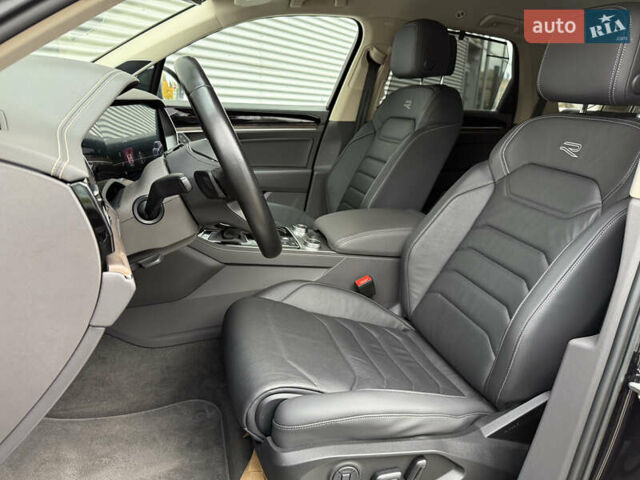 Черный Фольксваген Туарег, объемом двигателя 3 л и пробегом 140 тыс. км за 57999 $, фото 63 на Automoto.ua