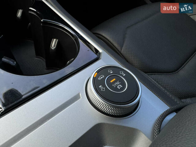 Черный Фольксваген Туарег, объемом двигателя 2.97 л и пробегом 108 тыс. км за 58500 $, фото 32 на Automoto.ua