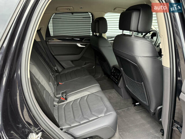 Черный Фольксваген Туарег, объемом двигателя 3 л и пробегом 140 тыс. км за 57999 $, фото 39 на Automoto.ua