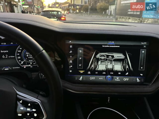 Черный Фольксваген Туарег, объемом двигателя 2.97 л и пробегом 161 тыс. км за 52500 $, фото 95 на Automoto.ua