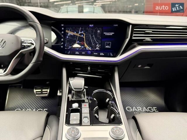 Чорний Фольксваген Туарег, об'ємом двигуна 3 л та пробігом 154 тис. км за 56900 $, фото 34 на Automoto.ua