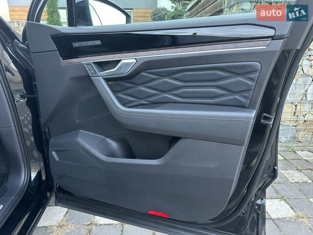 Черный Фольксваген Туарег, объемом двигателя 2.97 л и пробегом 161 тыс. км за 52500 $, фото 65 на Automoto.ua