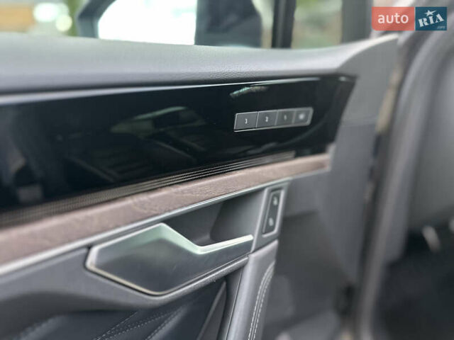 Черный Фольксваген Туарег, объемом двигателя 2.97 л и пробегом 161 тыс. км за 52500 $, фото 45 на Automoto.ua