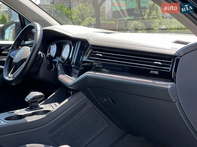 Черный Фольксваген Туарег, объемом двигателя 3 л и пробегом 143 тыс. км за 46000 $, фото 47 на Automoto.ua