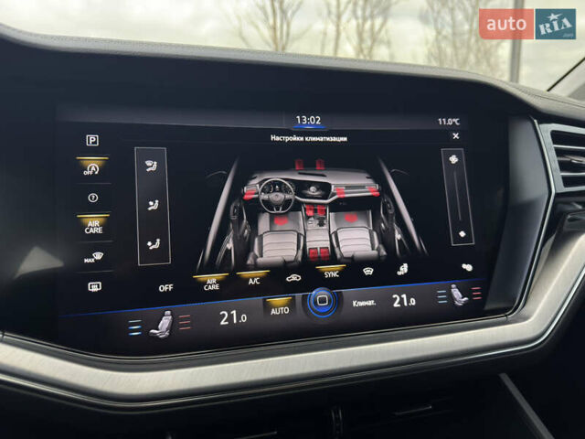 Черный Фольксваген Туарег, объемом двигателя 2.97 л и пробегом 108 тыс. км за 58500 $, фото 49 на Automoto.ua