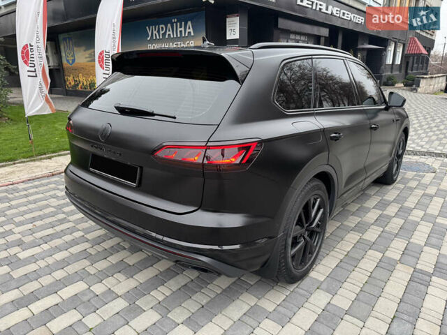 Черный Фольксваген Туарег, объемом двигателя 2.97 л и пробегом 186 тыс. км за 53000 $, фото 3 на Automoto.ua