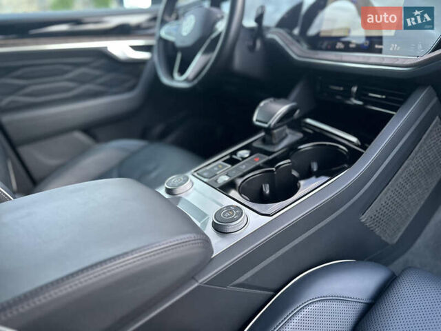 Черный Фольксваген Туарег, объемом двигателя 2.97 л и пробегом 161 тыс. км за 52500 $, фото 73 на Automoto.ua