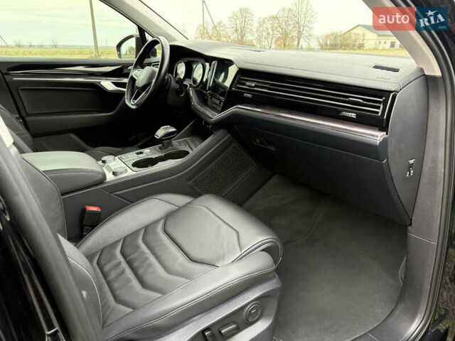 Черный Фольксваген Туарег, объемом двигателя 2.97 л и пробегом 133 тыс. км за 46900 $, фото 16 на Automoto.ua