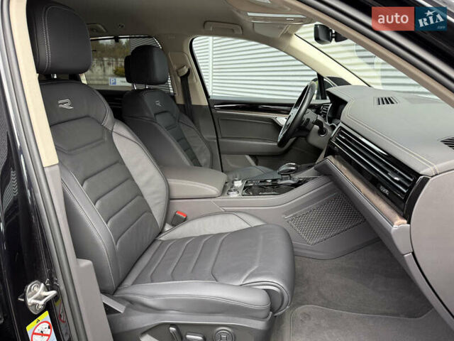 Черный Фольксваген Туарег, объемом двигателя 3 л и пробегом 140 тыс. км за 57999 $, фото 31 на Automoto.ua