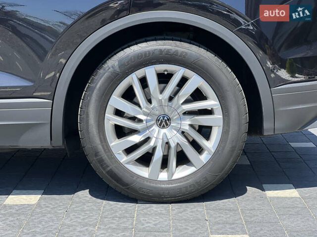 Черный Фольксваген Туарег, объемом двигателя 3 л и пробегом 143 тыс. км за 46000 $, фото 7 на Automoto.ua