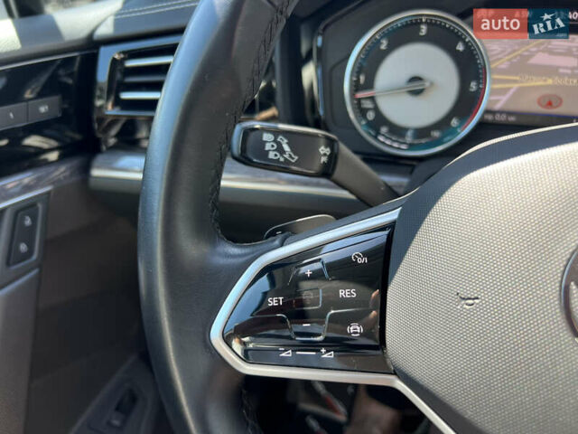 Черный Фольксваген Туарег, объемом двигателя 3 л и пробегом 143 тыс. км за 46000 $, фото 50 на Automoto.ua