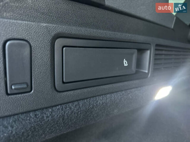 Черный Фольксваген Туарег, объемом двигателя 2.97 л и пробегом 161 тыс. км за 52500 $, фото 90 на Automoto.ua