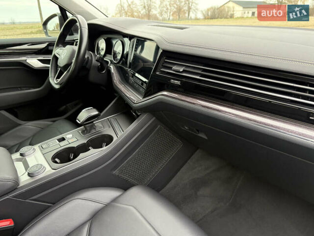 Черный Фольксваген Туарег, объемом двигателя 2.97 л и пробегом 133 тыс. км за 46900 $, фото 15 на Automoto.ua