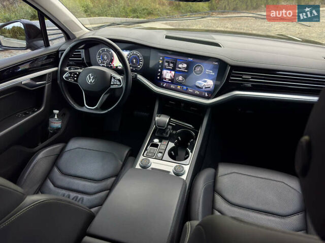 Черный Фольксваген Туарег, объемом двигателя 2.97 л и пробегом 108 тыс. км за 58500 $, фото 22 на Automoto.ua