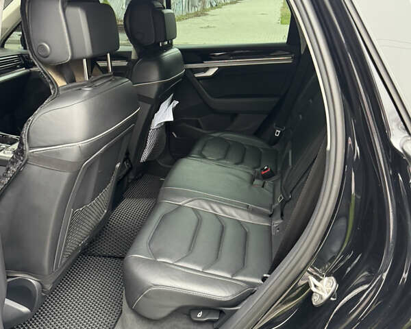 Черный Фольксваген Туарег, объемом двигателя 2.97 л и пробегом 186 тыс. км за 53000 $, фото 26 на Automoto.ua