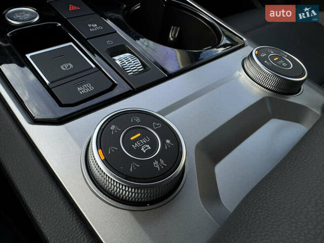 Черный Фольксваген Туарег, объемом двигателя 2.97 л и пробегом 108 тыс. км за 58500 $, фото 31 на Automoto.ua