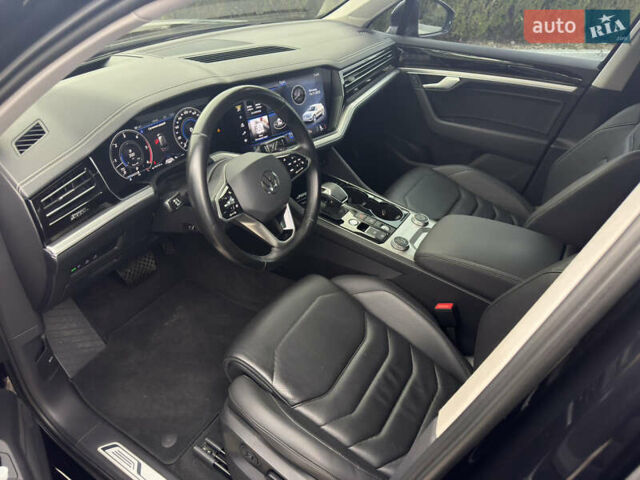 Черный Фольксваген Туарег, объемом двигателя 2.97 л и пробегом 108 тыс. км за 58500 $, фото 27 на Automoto.ua