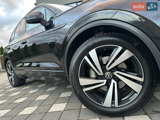 Черный Фольксваген Туарег, объемом двигателя 2.97 л и пробегом 161 тыс. км за 52500 $, фото 28 на Automoto.ua