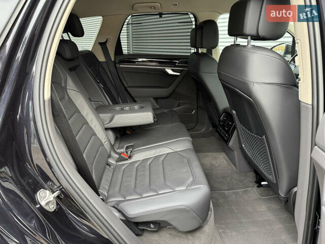 Черный Фольксваген Туарег, объемом двигателя 3 л и пробегом 140 тыс. км за 57999 $, фото 43 на Automoto.ua