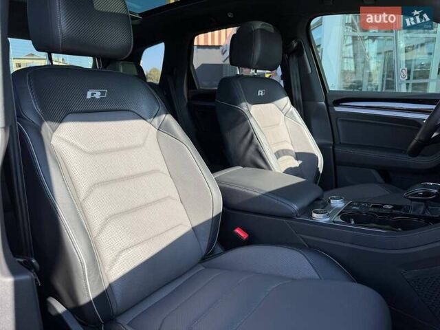 Черный Фольксваген Туарег, объемом двигателя 2.97 л и пробегом 114 тыс. км за 57900 $, фото 20 на Automoto.ua