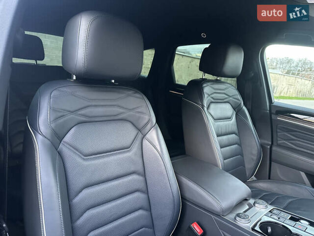 Черный Фольксваген Туарег, объемом двигателя 2.97 л и пробегом 161 тыс. км за 52500 $, фото 70 на Automoto.ua