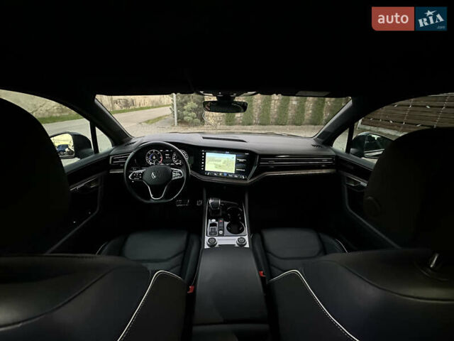 Черный Фольксваген Туарег, объемом двигателя 2.97 л и пробегом 161 тыс. км за 52500 $, фото 4 на Automoto.ua