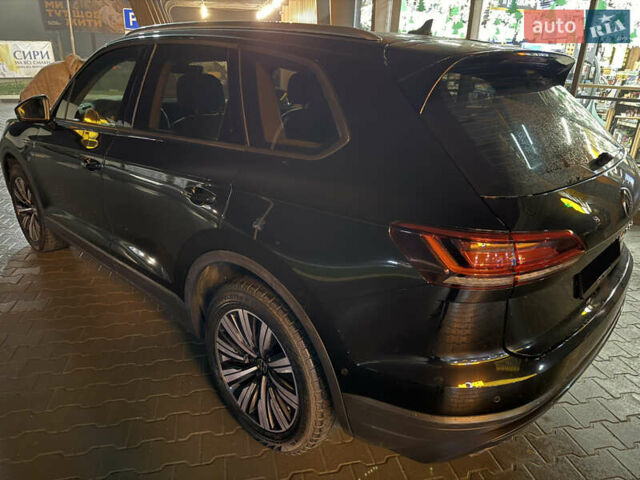 Черный Фольксваген Туарег, объемом двигателя 2.97 л и пробегом 134 тыс. км за 46000 $, фото 10 на Automoto.ua