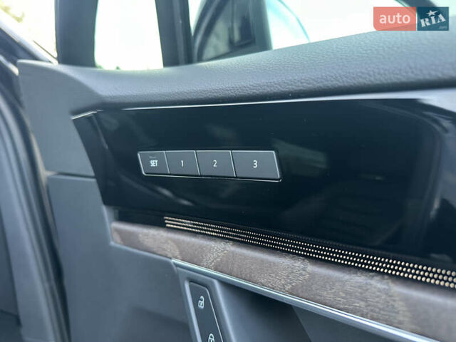 Черный Фольксваген Туарег, объемом двигателя 2.97 л и пробегом 161 тыс. км за 52500 $, фото 66 на Automoto.ua