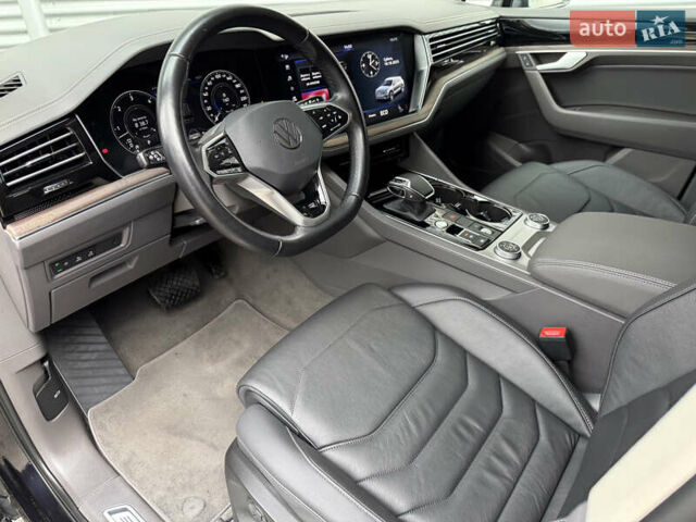 Черный Фольксваген Туарег, объемом двигателя 3 л и пробегом 140 тыс. км за 57999 $, фото 61 на Automoto.ua